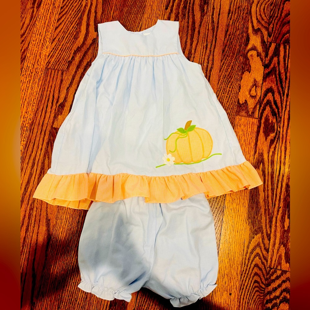 Adorable pumpkin outfit